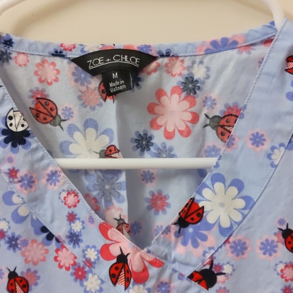 Bundle of kid friendly scrub tops - Picture 4 of 8